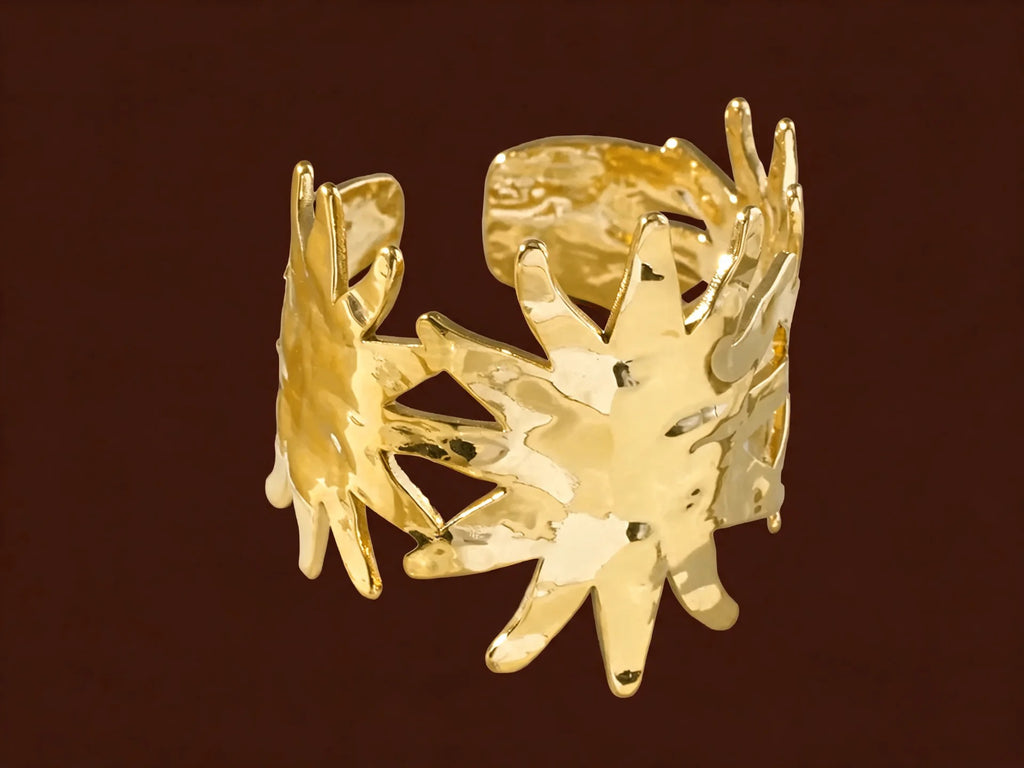 Bague Soleil Dorée — Anneau Large Ajouré | Collection Martelée  Description :