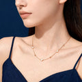 Collier Fleurs Nacrées & Cristaux — Les basiques de ZORVAE